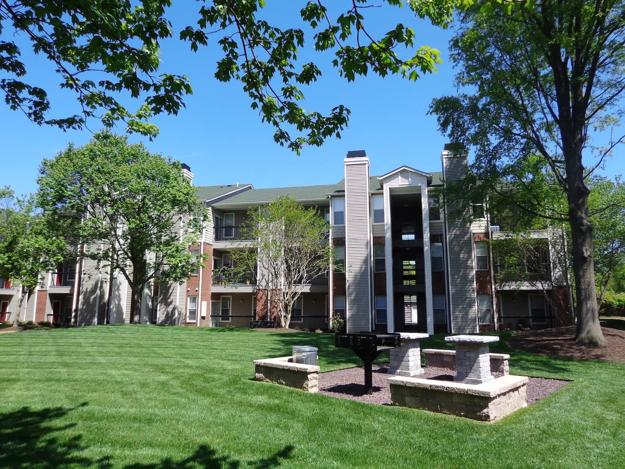 Signature Place apartments and outdoor grilling area.